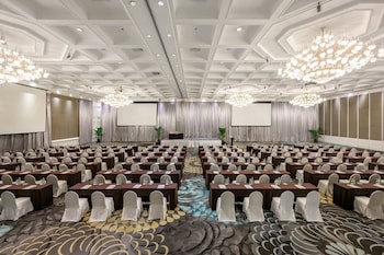 Centara Grand At Central Plaza Ladprao Bangkok