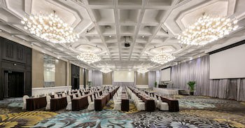 Centara Grand At Central Plaza Ladprao Bangkok