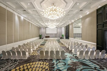 Centara Grand At Central Plaza Ladprao Bangkok