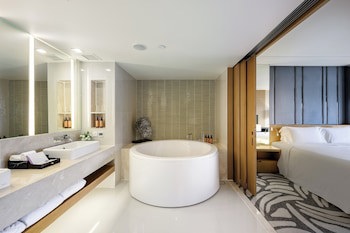 Centara Grand At Central Plaza Ladprao Bangkok
