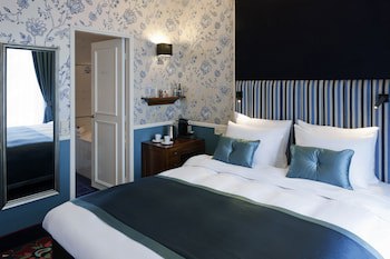 Carlton Ambassador Hotel