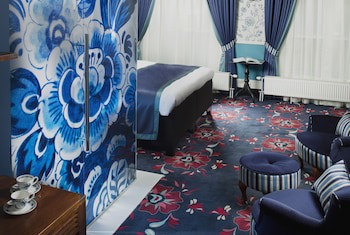 Carlton Ambassador Hotel