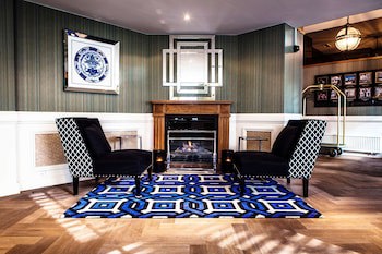 Carlton Ambassador Hotel