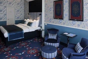 Carlton Ambassador Hotel
