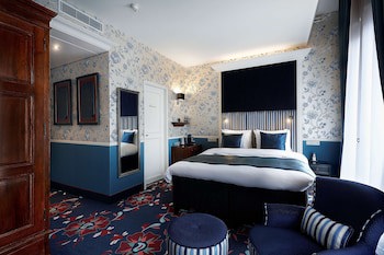 Carlton Ambassador Hotel