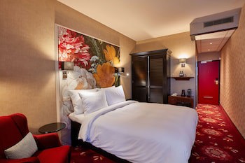 Carlton Ambassador Hotel