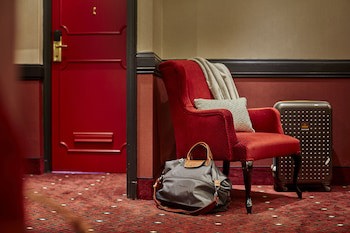 Carlton Ambassador Hotel