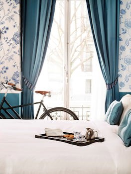 Carlton Ambassador Hotel