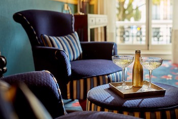 Carlton Ambassador Hotel