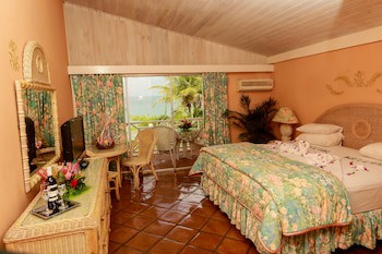 Coco Reef Resort And Spa