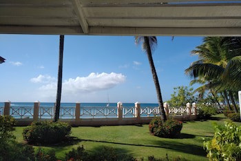 Coco Reef Resort And Spa