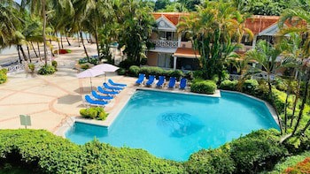 Coco Reef Resort And Spa