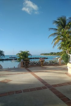Coco Reef Resort And Spa