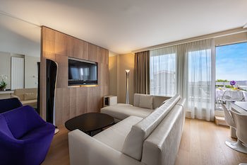 Hotel N'vy