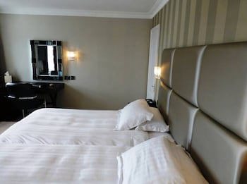 The Cliff Hotel