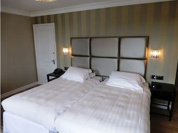 The Cliff Hotel