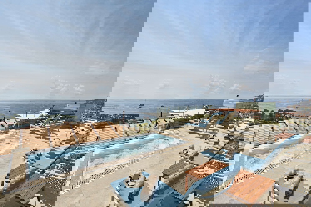 De Bonart Naples, Curio Collection by Hilton