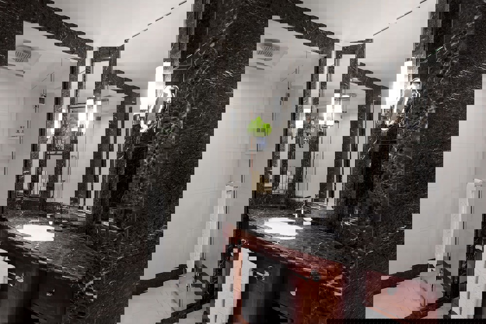 Kowloon Shangri-La, Hong Kong