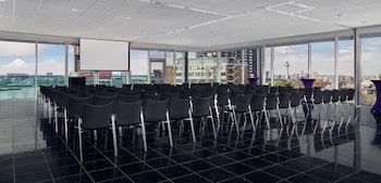 Doubletree By Hilton Rotterdam Centre