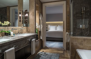 Four Seasons Hotel Singapore