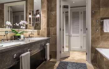 Four Seasons Hotel Singapore