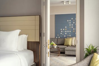 Four Seasons Hotel Singapore