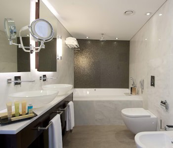 Crowne Plaza Tel Aviv Beach, An Ihg Hotel