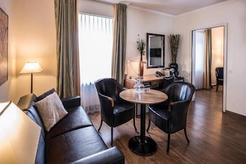 Central Plaza Hotel