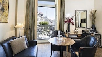 Central Plaza Hotel