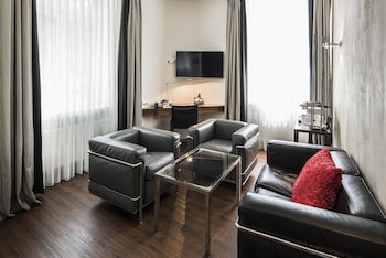 Central Plaza Hotel