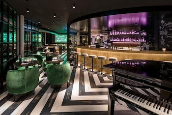 Central Plaza Hotel