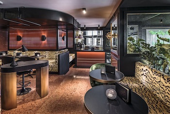 Central Plaza Hotel