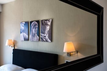 Athens Gate Hotel