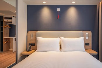 Holiday Inn Express & Suites Ghent, An Ihg Hotel