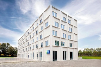 Holiday Inn Express & Suites Ghent, An Ihg Hotel