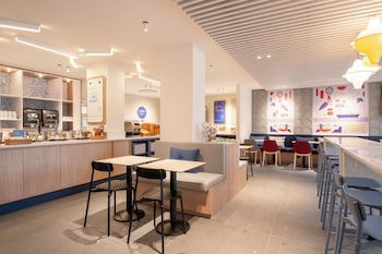 Holiday Inn Express & Suites Ghent, An Ihg Hotel