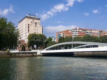 Hotel Silken Amara Plaza