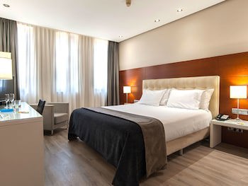Hotel Silken Amara Plaza