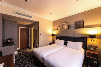 100 Queen's Gate Hotel London, Curio Collection By Hilton