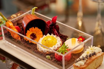 100 Queen's Gate Hotel London, Curio Collection By Hilton
