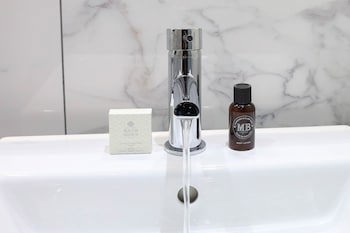 100 Queen's Gate Hotel London, Curio Collection By Hilton