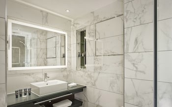 100 Queen's Gate Hotel London, Curio Collection By Hilton