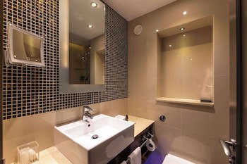 100 Queen's Gate Hotel London, Curio Collection By Hilton