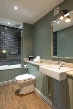 The Crown Manor House Hotel