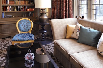 The Crown Manor House Hotel