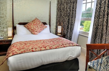 The Crown Manor House Hotel