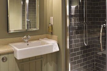 The Crown Manor House Hotel