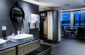 Best Western Plus John Bauer Hotel