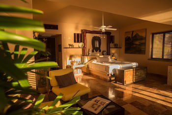 La Casa Que Canta - Adults Only