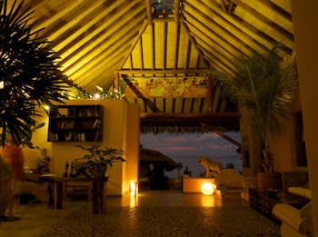 La Casa Que Canta - Adults Only